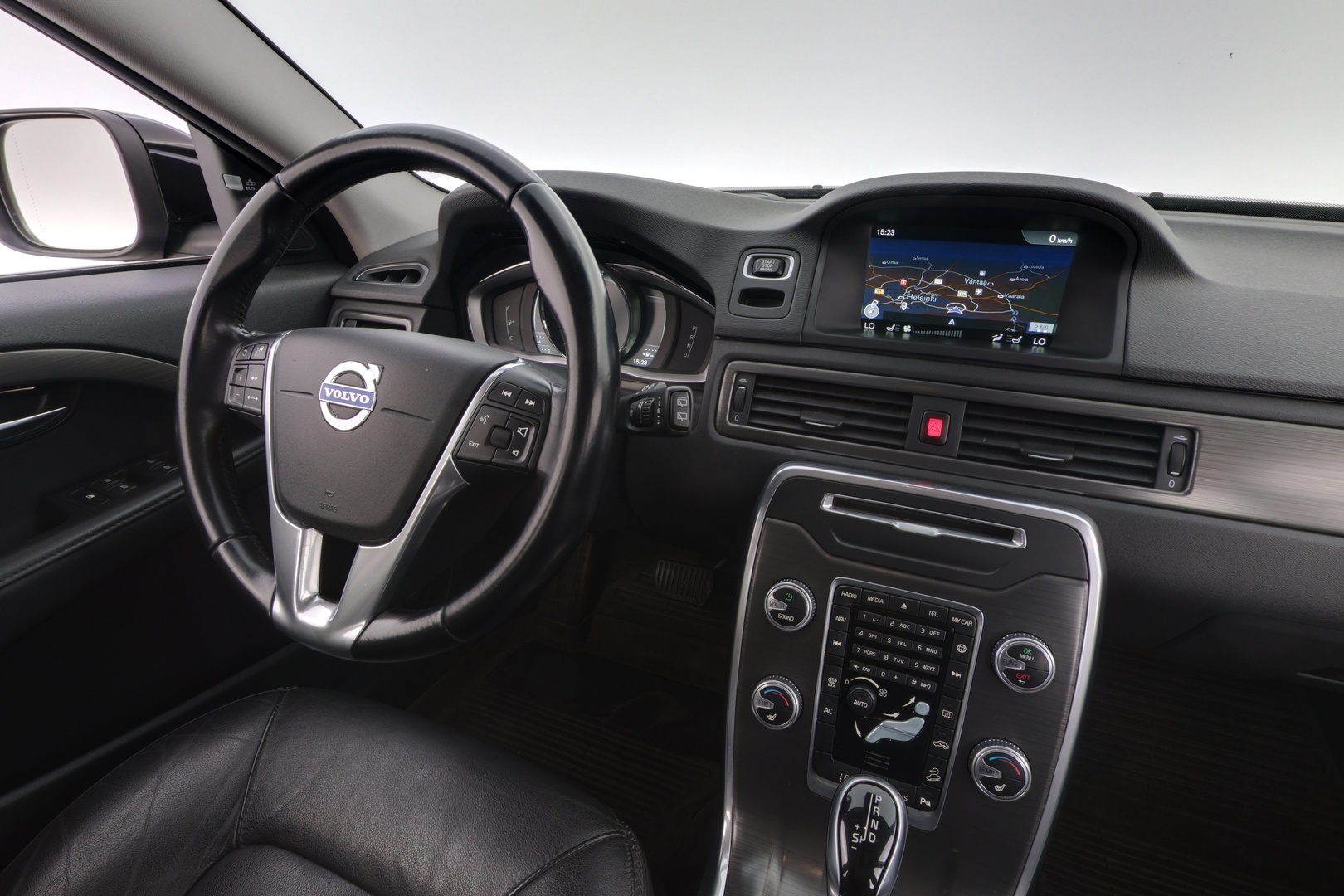 VOLVO XC70 2015