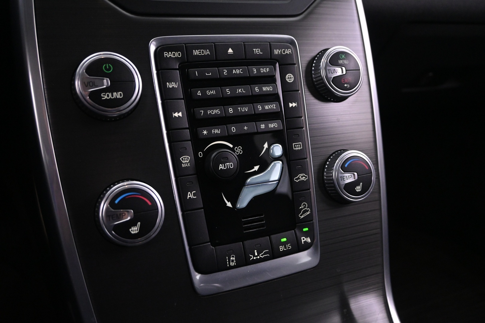 VOLVO XC70 2015