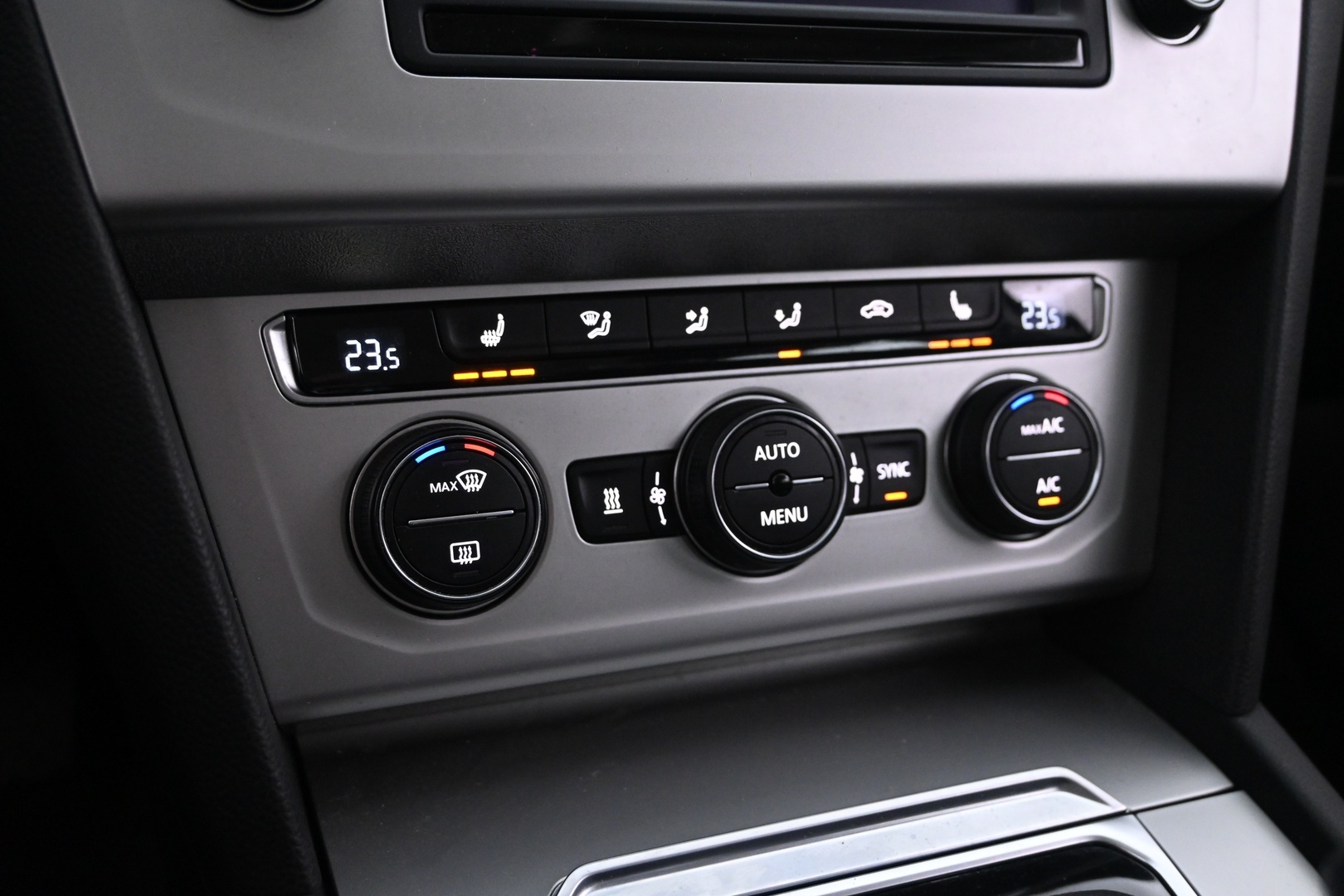 VOLKSWAGEN Passat 2016