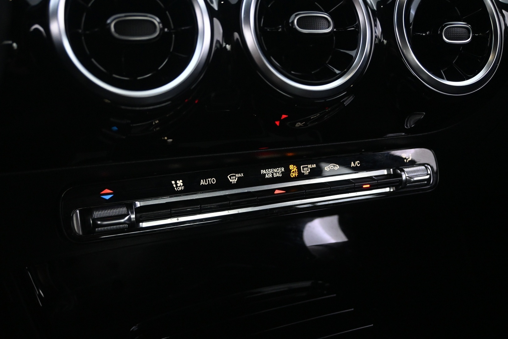 MERCEDES-BENZ A 2020