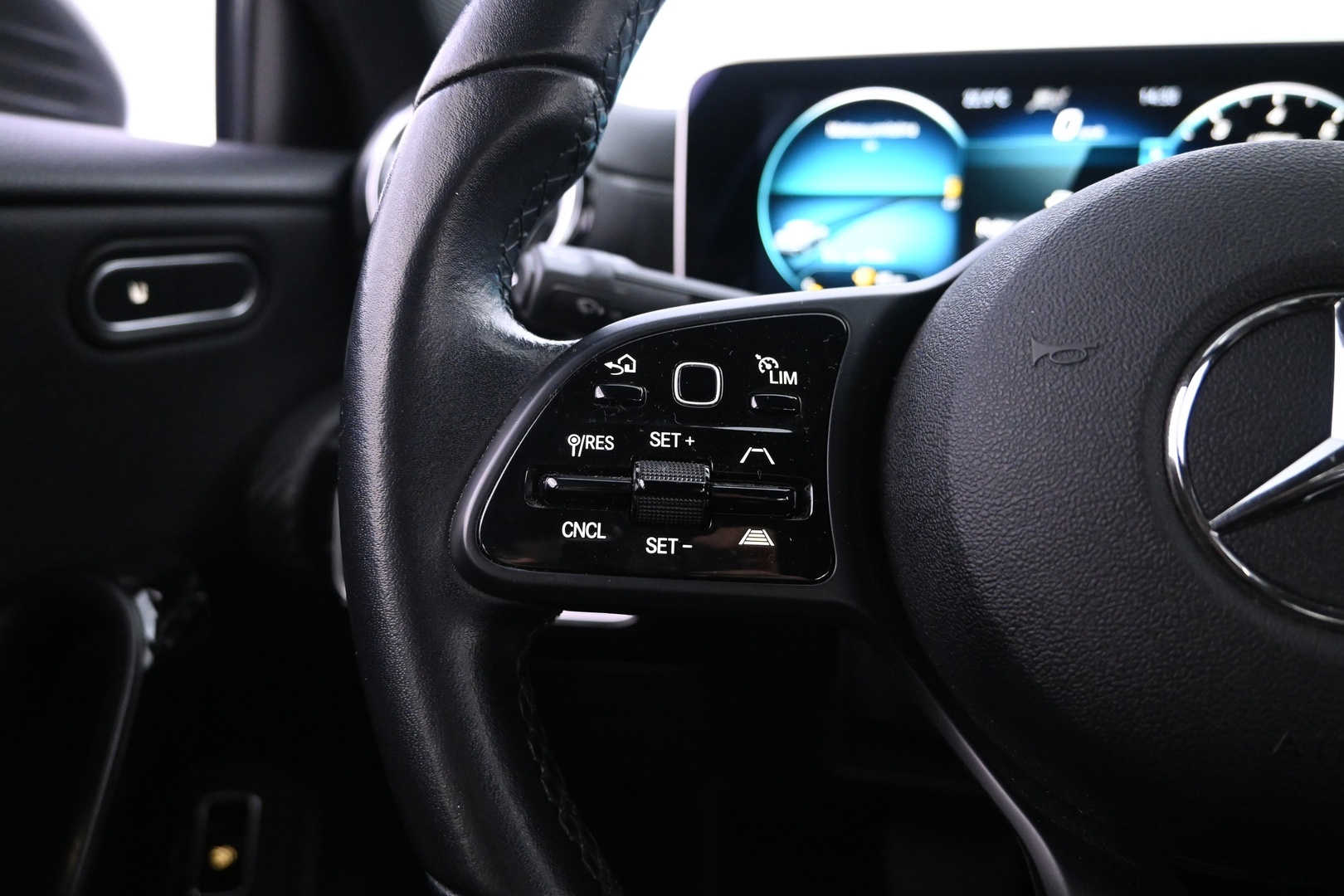 MERCEDES-BENZ A 2020