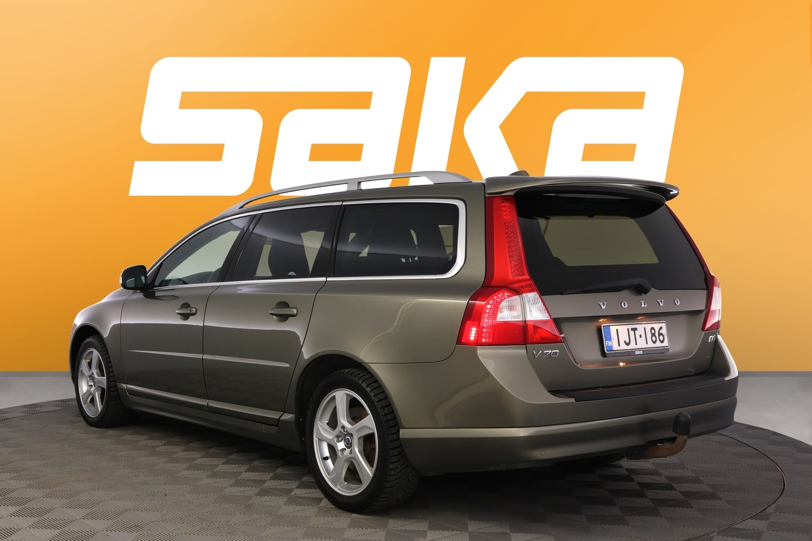 VOLVO V70 2011