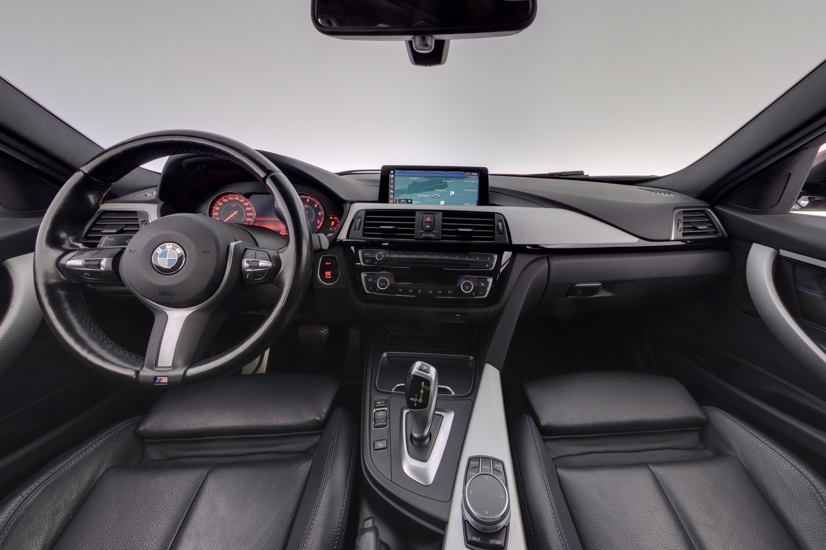 BMW 318 2019