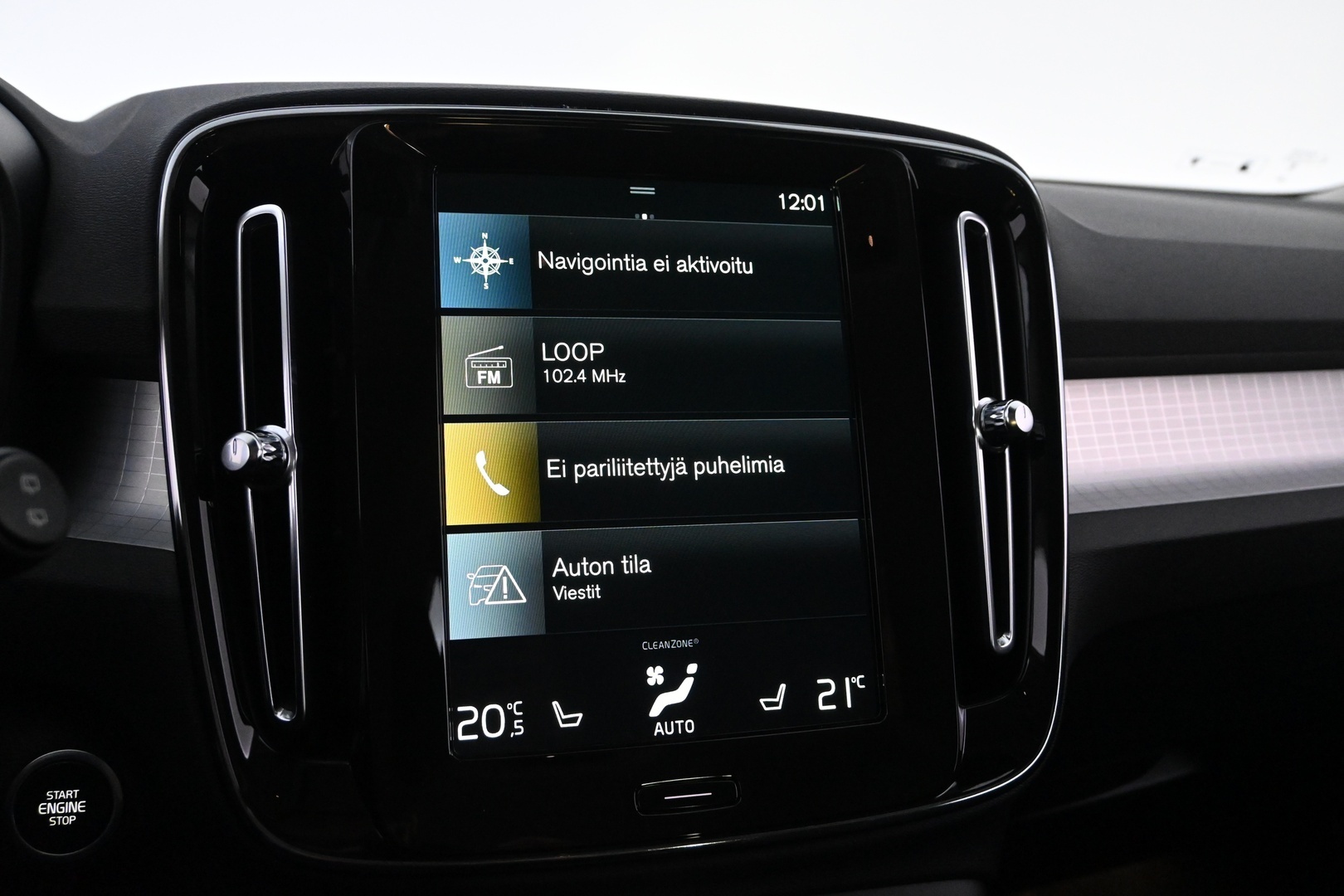 VOLVO XC40 2022