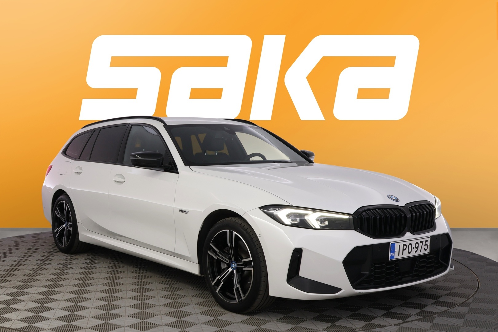 BMW 330 2023