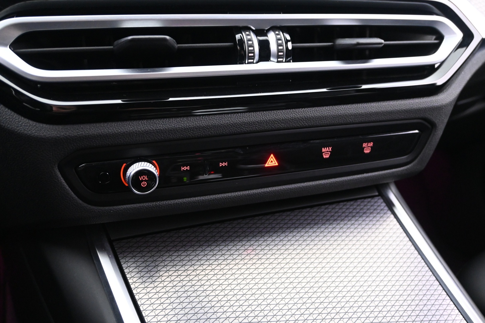 BMW 330 2023