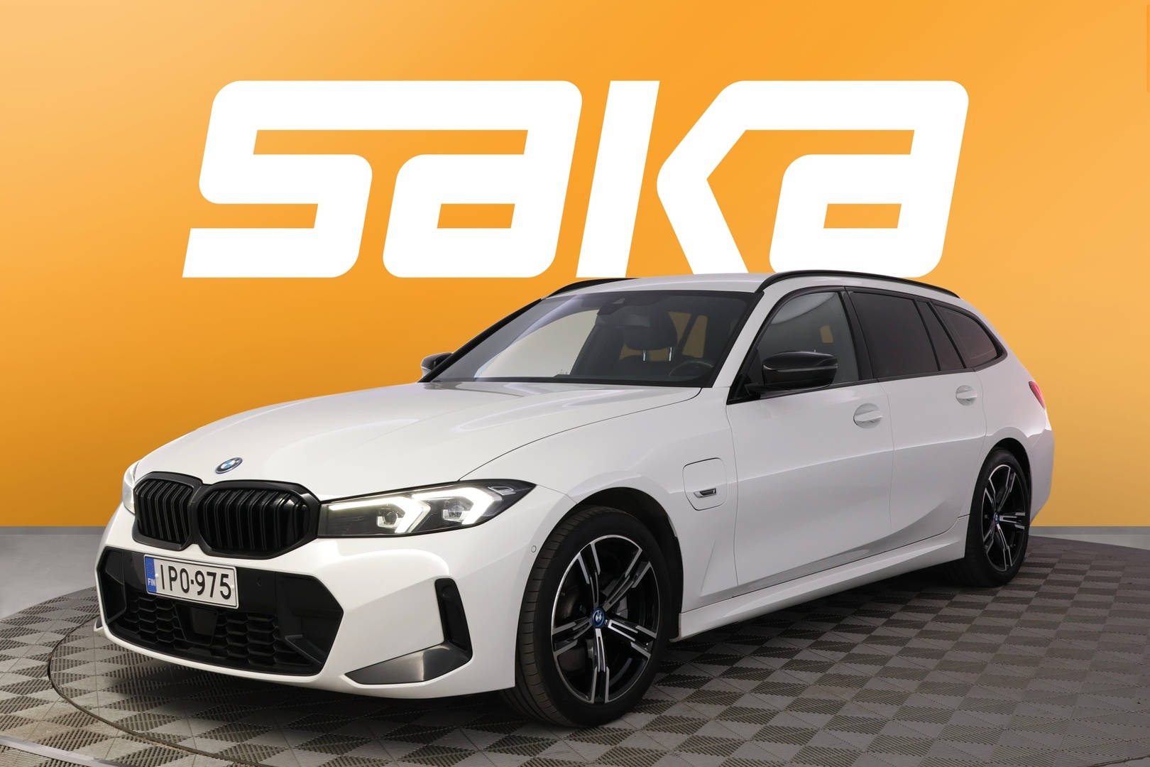 BMW 330 2023