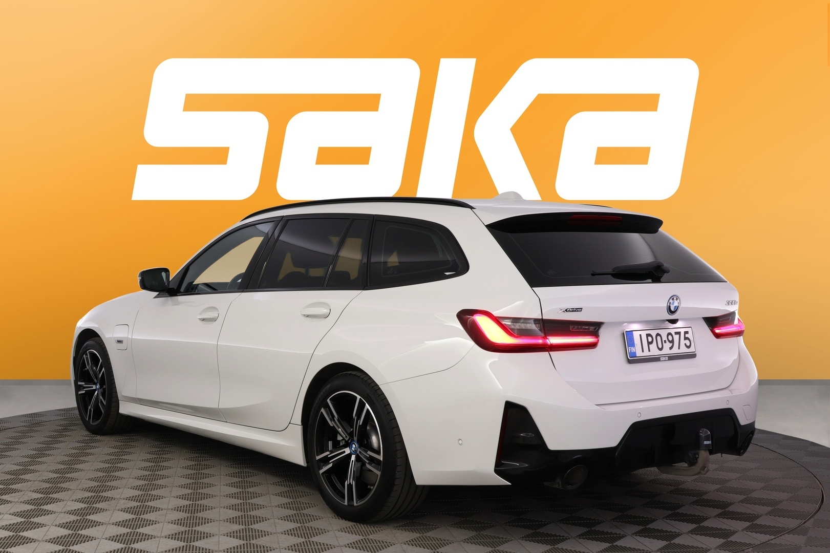 BMW 330 2023
