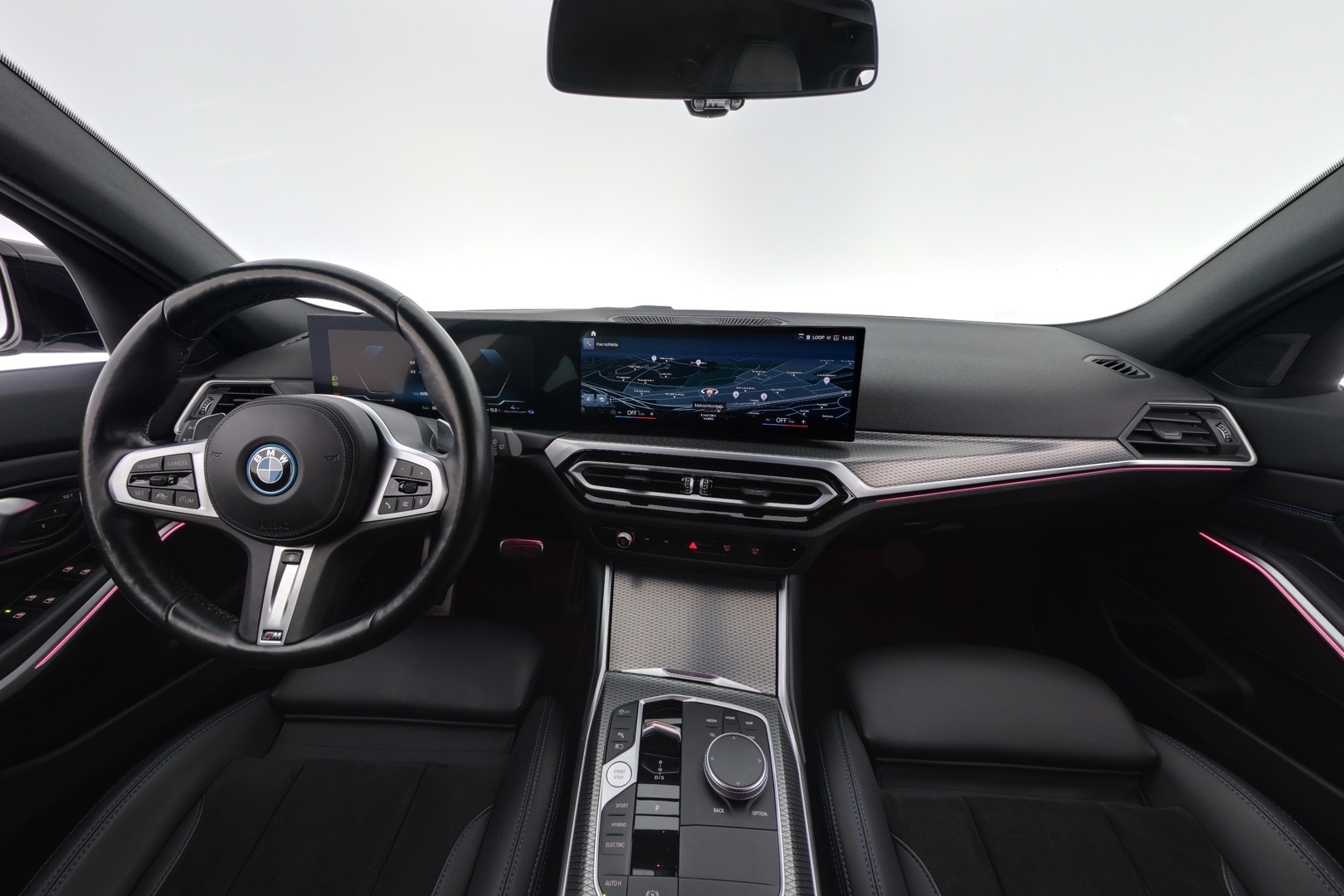 BMW 330 2023