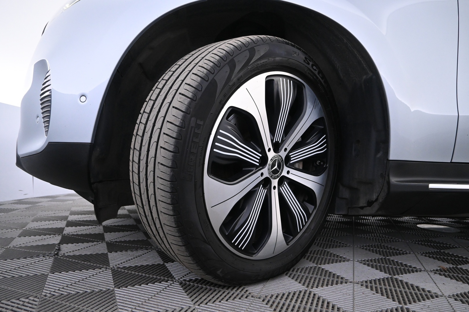 MERCEDES-BENZ EQC 2020