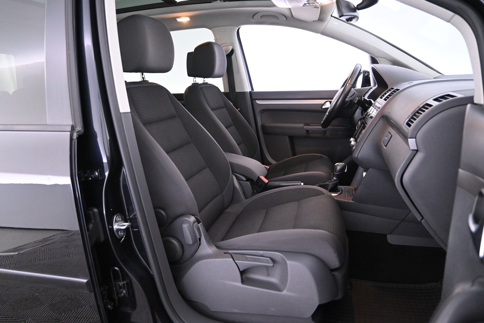 VOLKSWAGEN Touran 2014