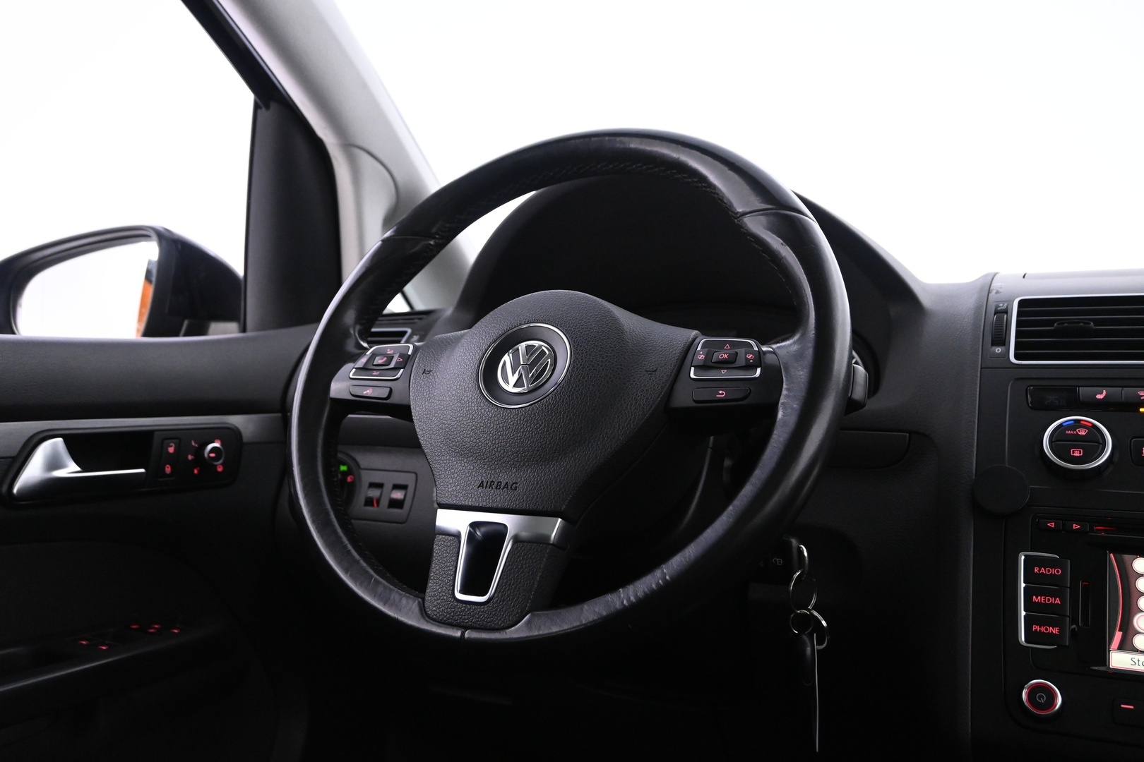 VOLKSWAGEN Touran 2014