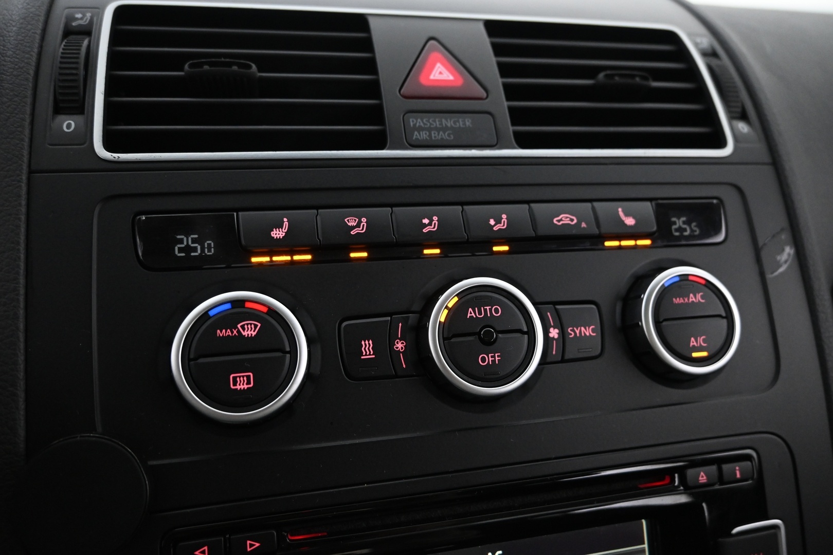 VOLKSWAGEN Touran 2014