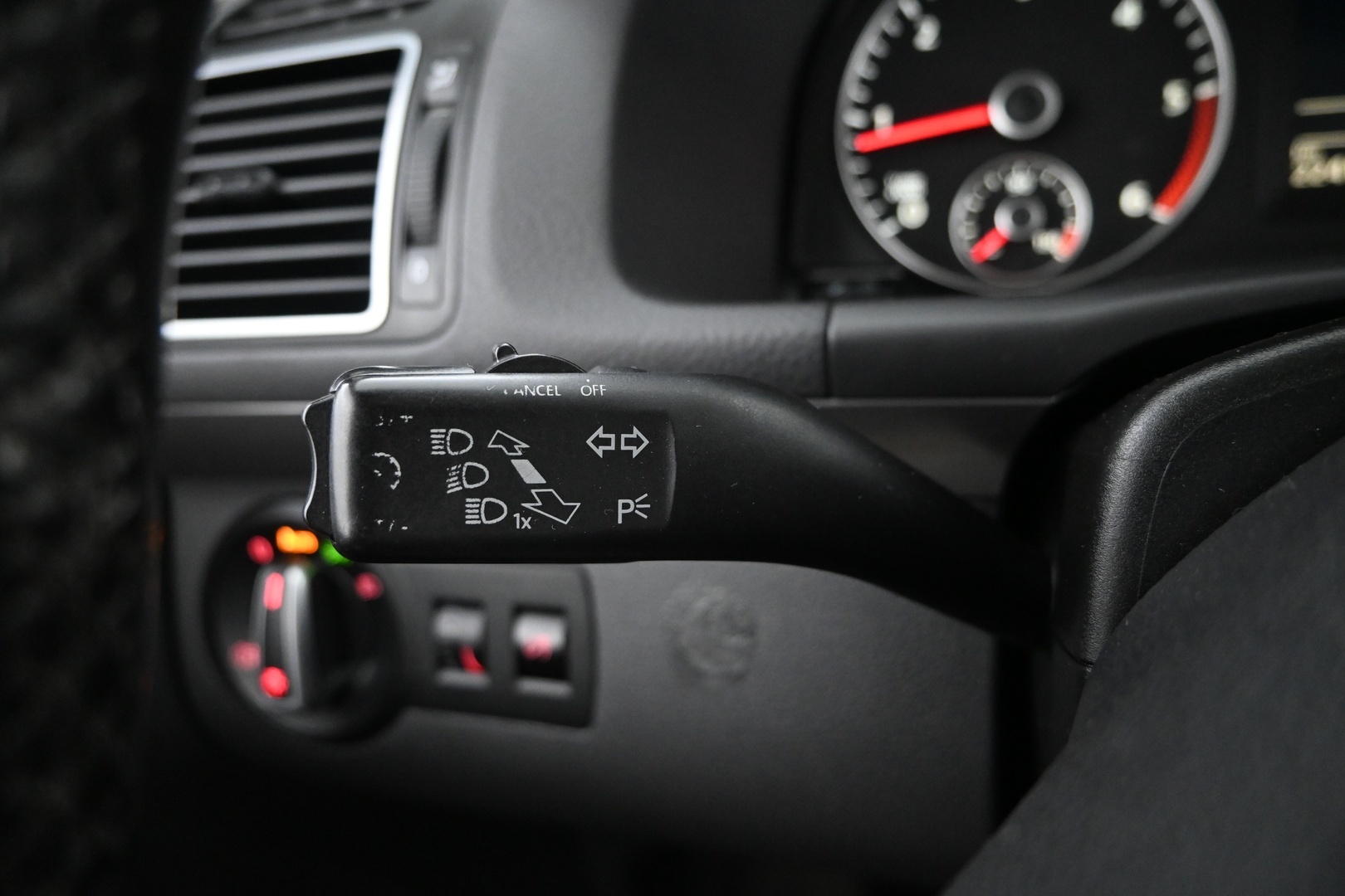 VOLKSWAGEN Touran 2014