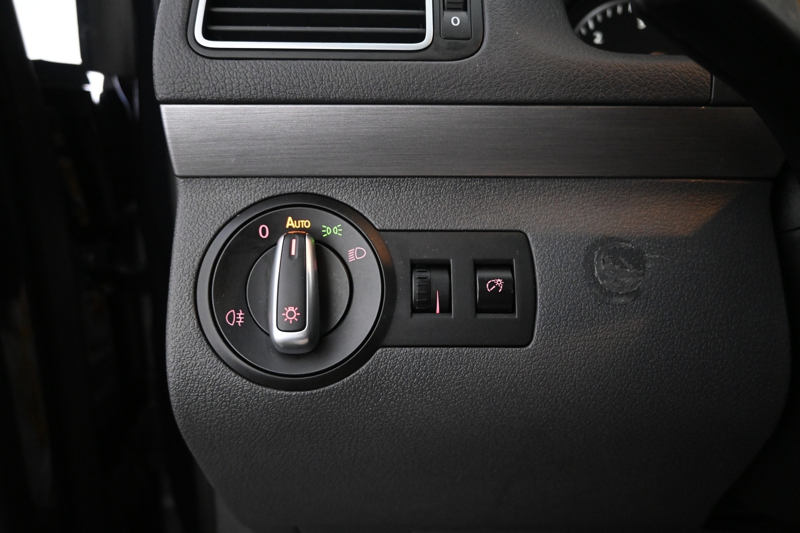 VOLKSWAGEN Touran 2014