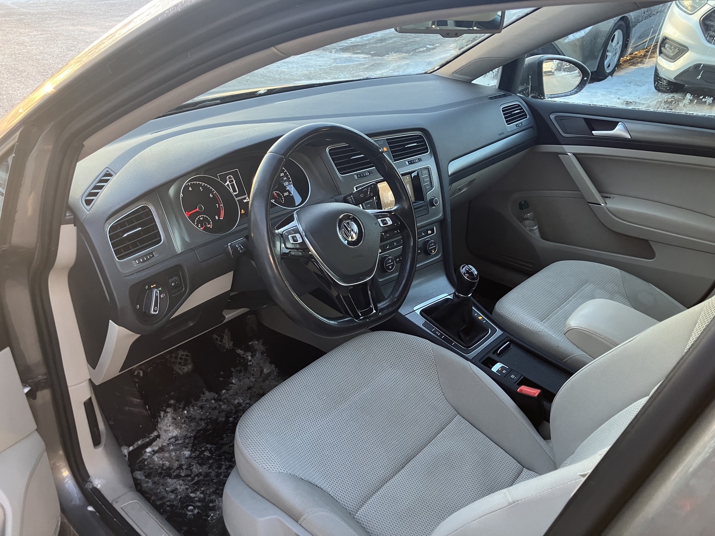 VOLKSWAGEN Golf 2014