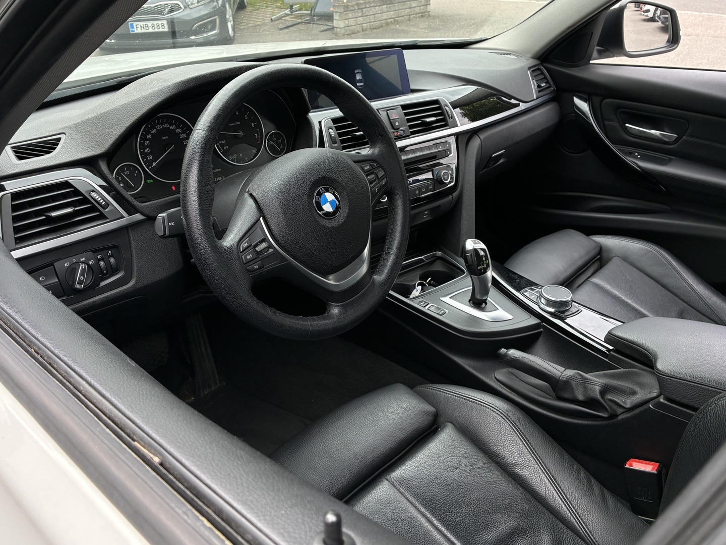 BMW 318 2019
