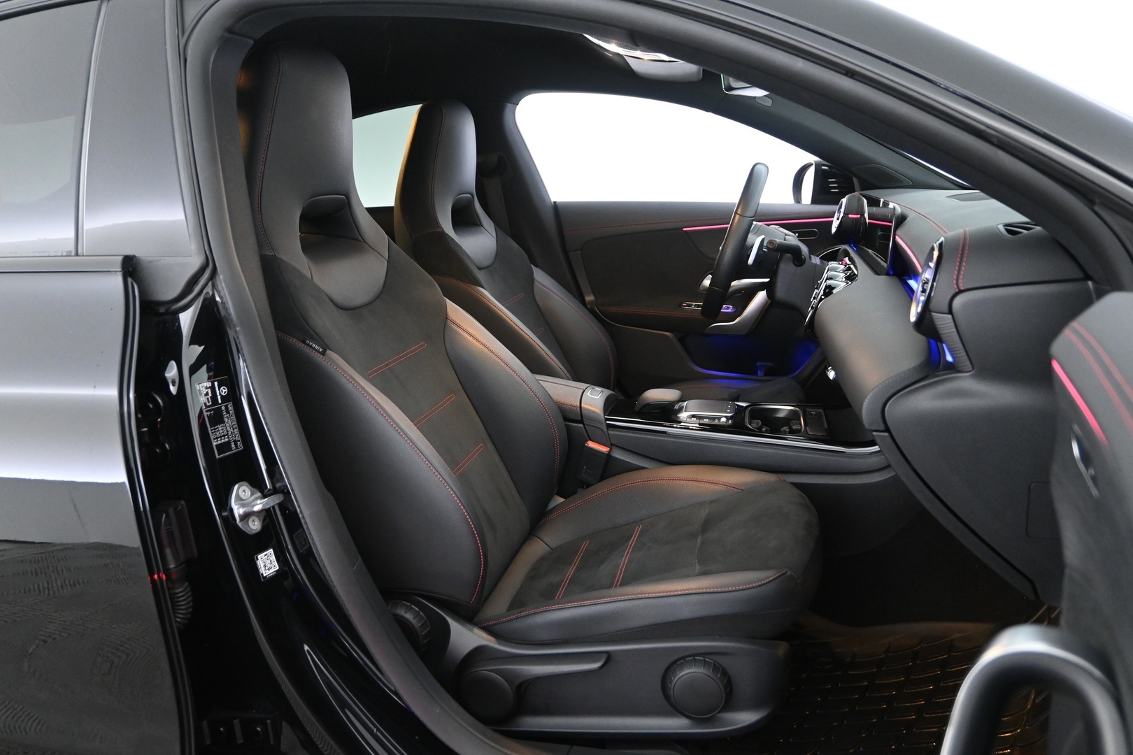 MERCEDES-BENZ CLA 2023