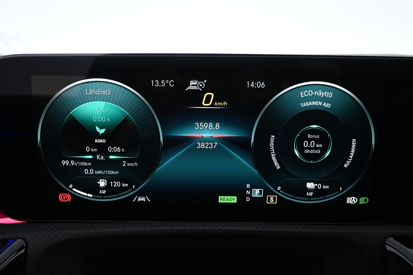 MERCEDES-BENZ CLA 2023