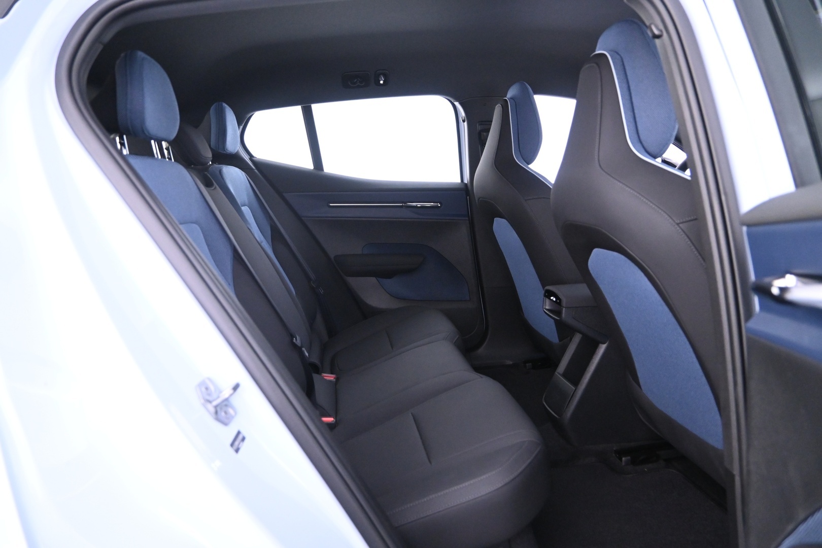 VOLVO EX30 2025