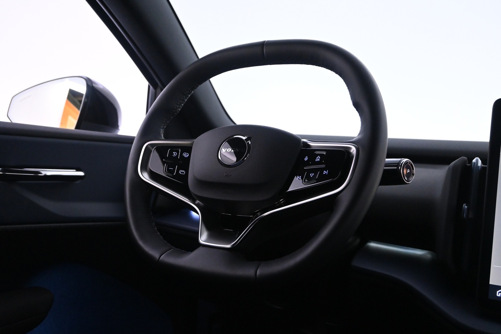 VOLVO EX30 2025