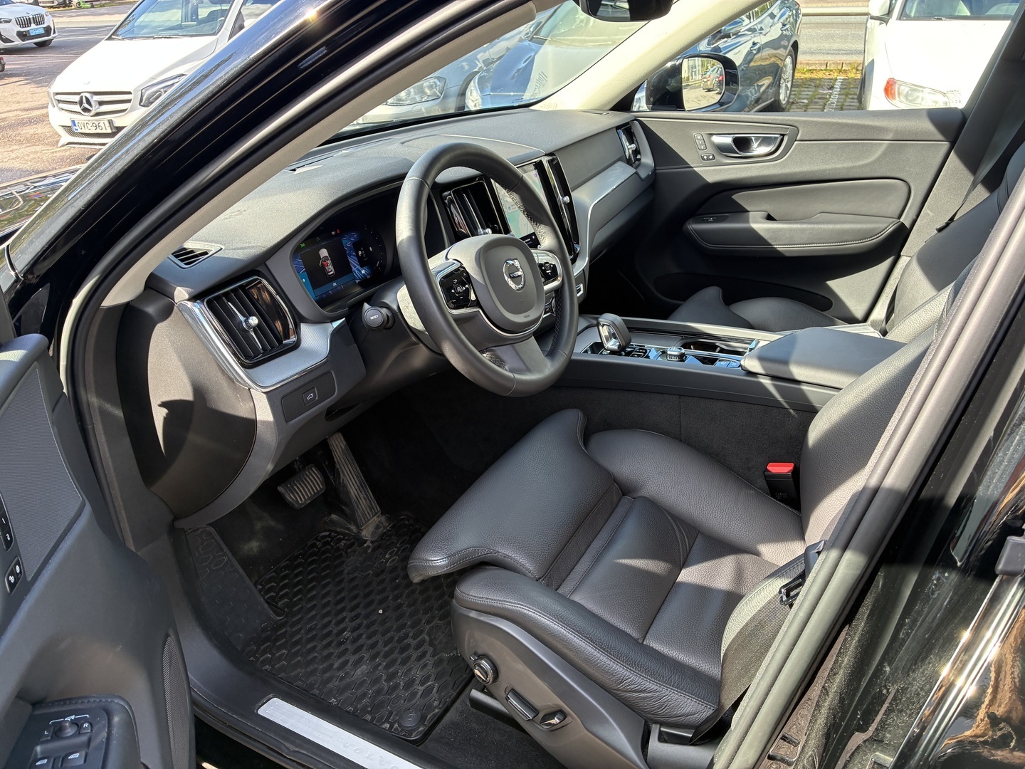 VOLVO XC60 2023