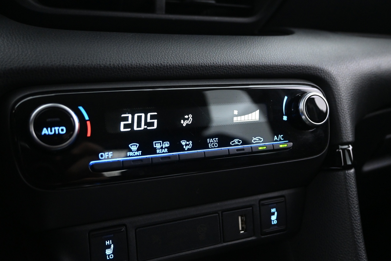 TOYOTA Yaris 2021