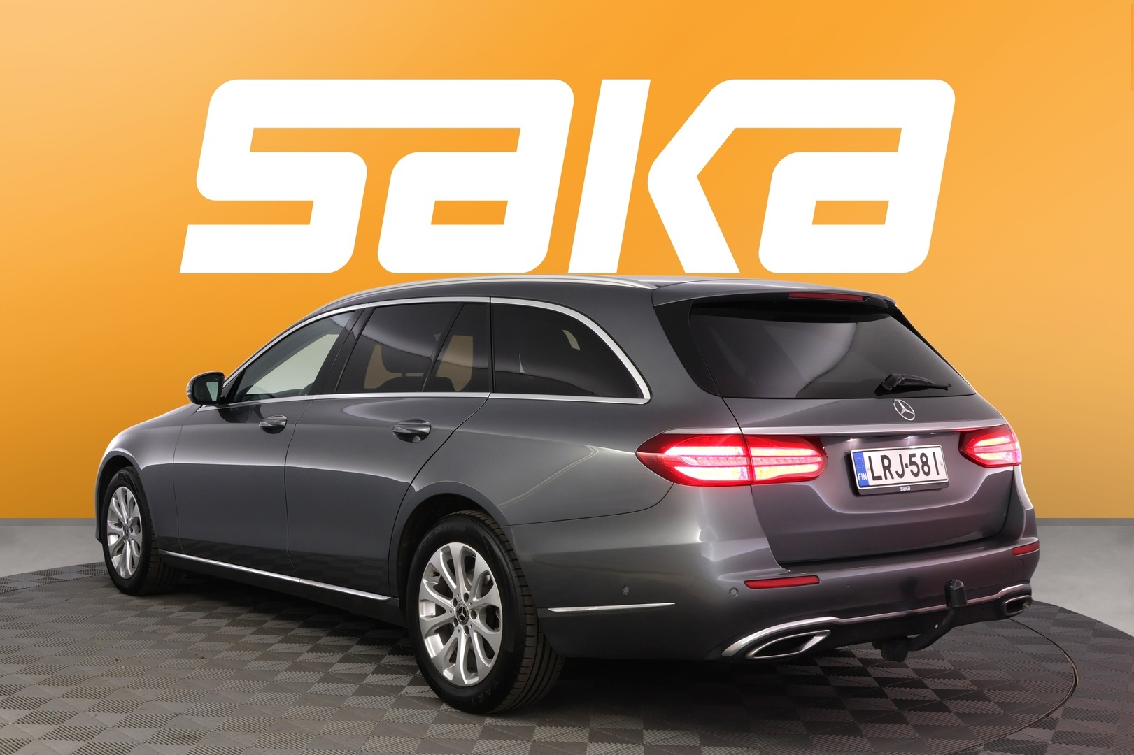 MERCEDES-BENZ E 2017