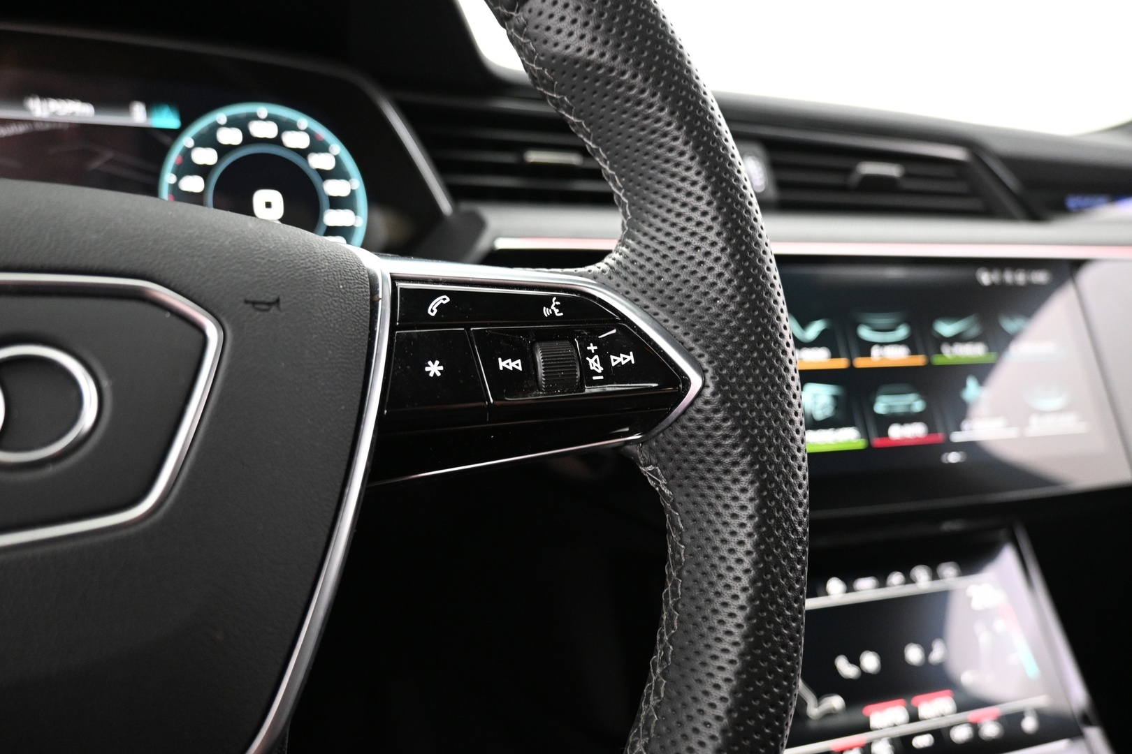 AUDI e-tron 2022