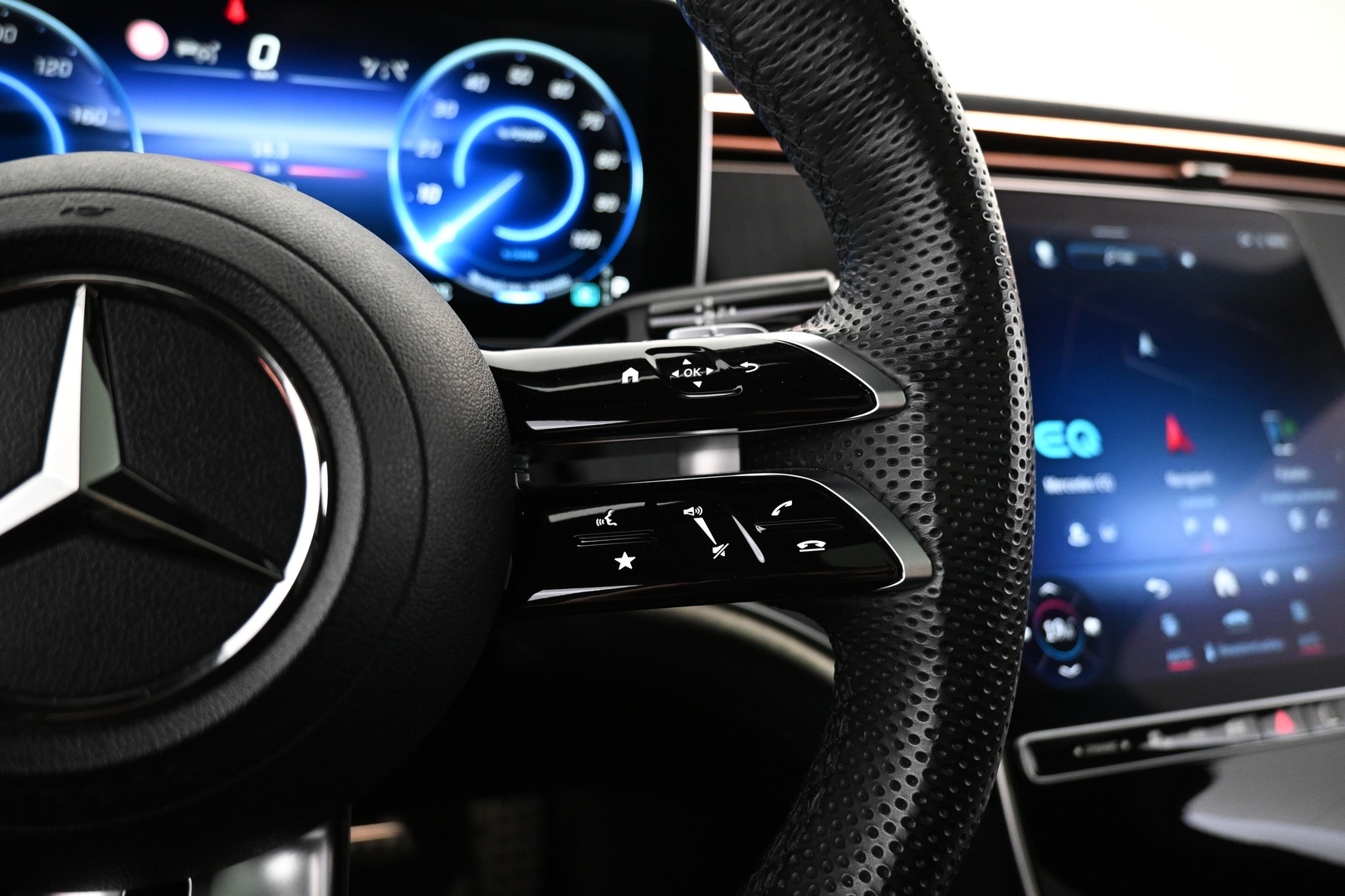 MERCEDES-BENZ EQE SUV 2023