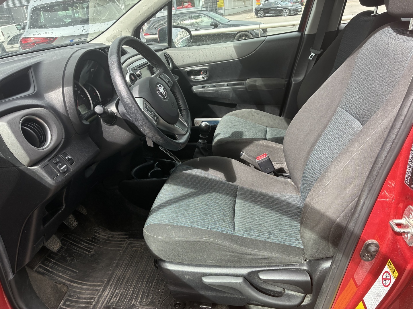 TOYOTA Yaris 2012