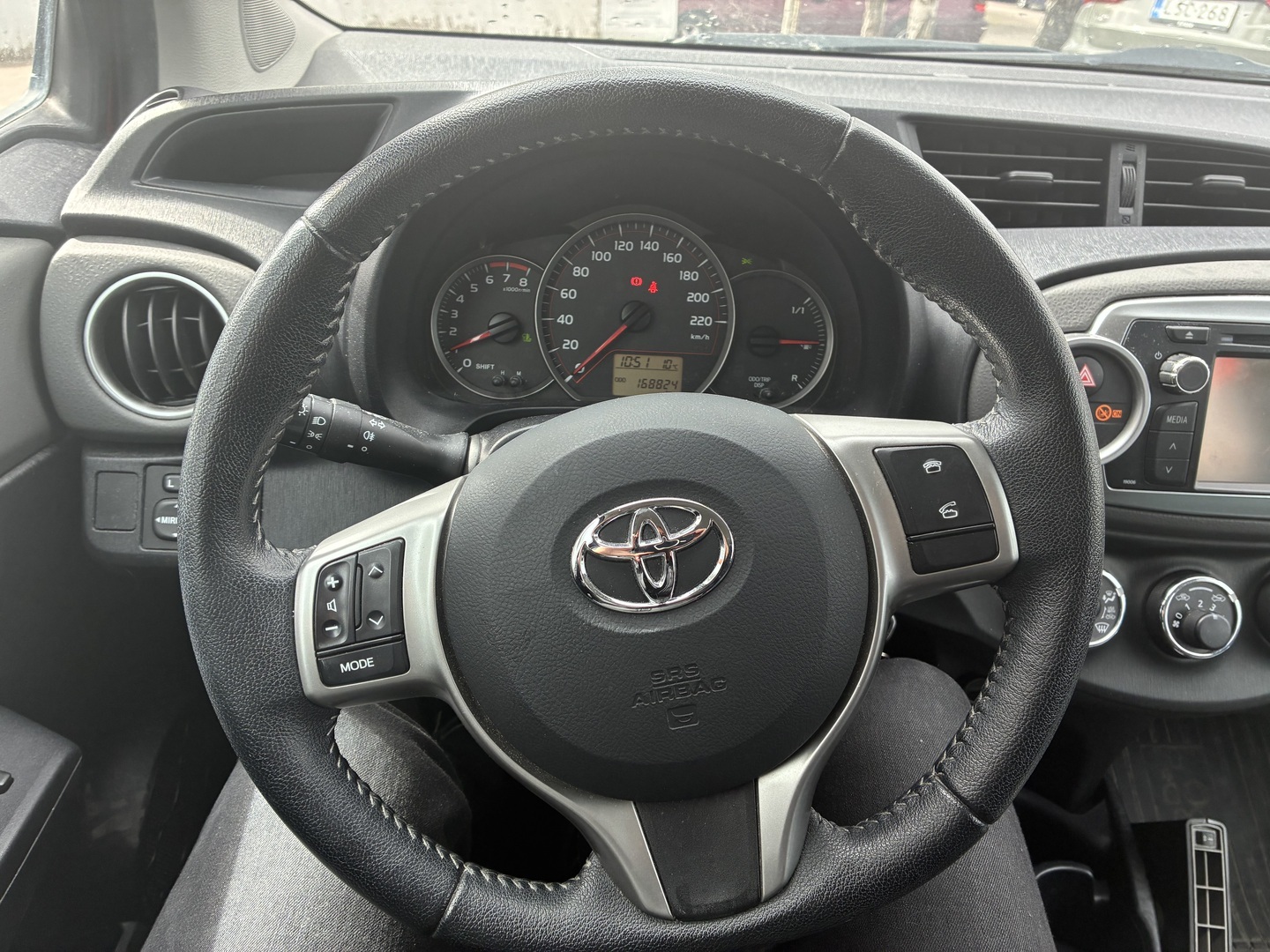 TOYOTA Yaris 2012