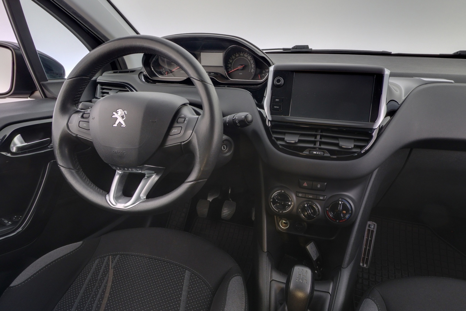 PEUGEOT 208 2015