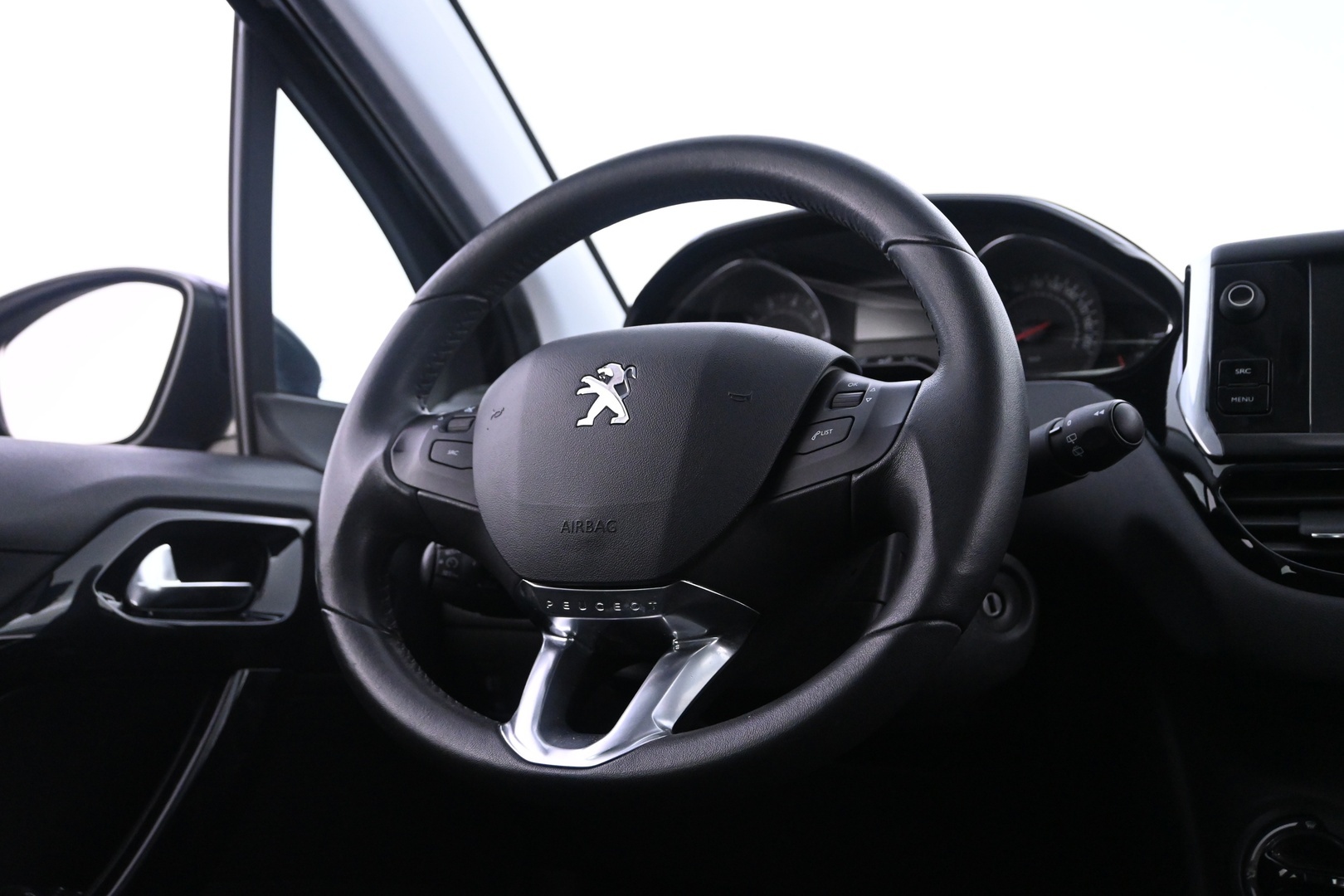 PEUGEOT 208 2015