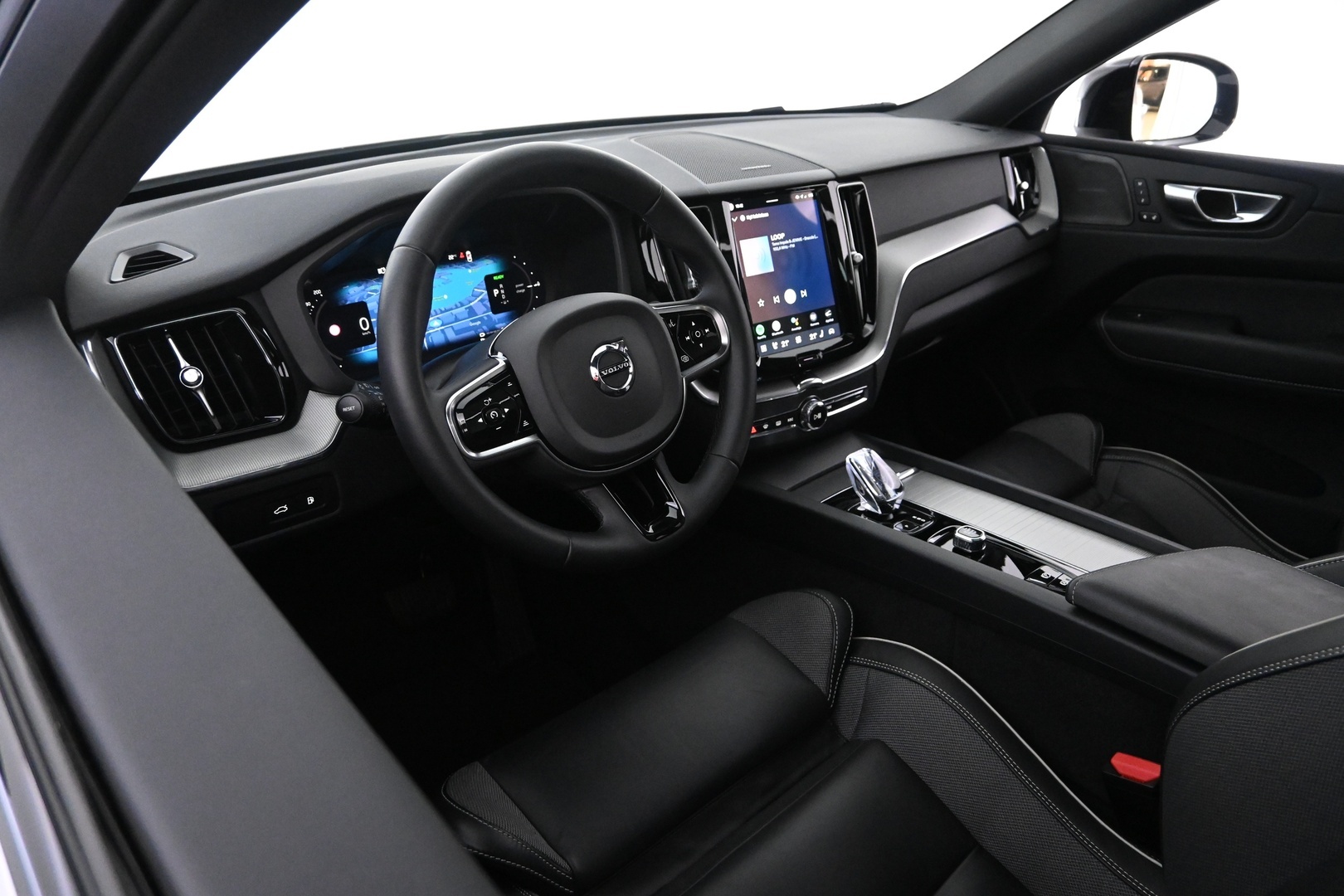 VOLVO XC60 2024
