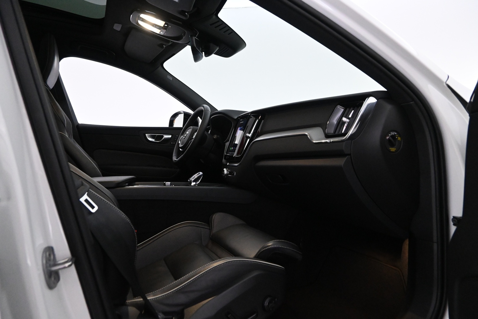 VOLVO XC60 2024