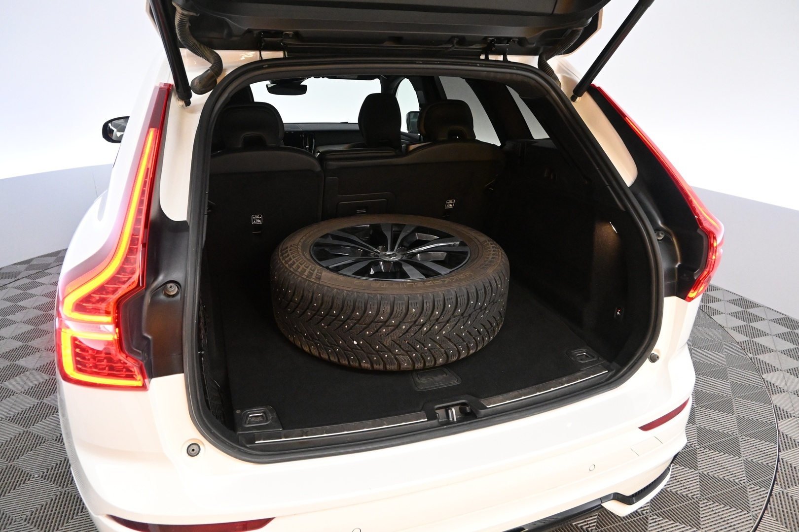 VOLVO XC60 2024