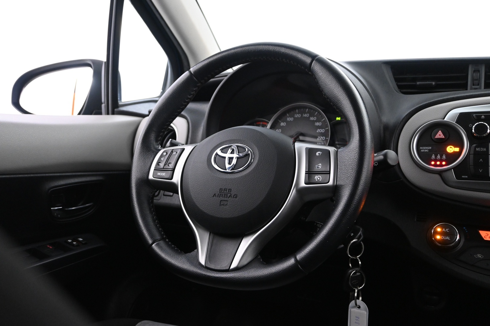 TOYOTA Yaris 2012