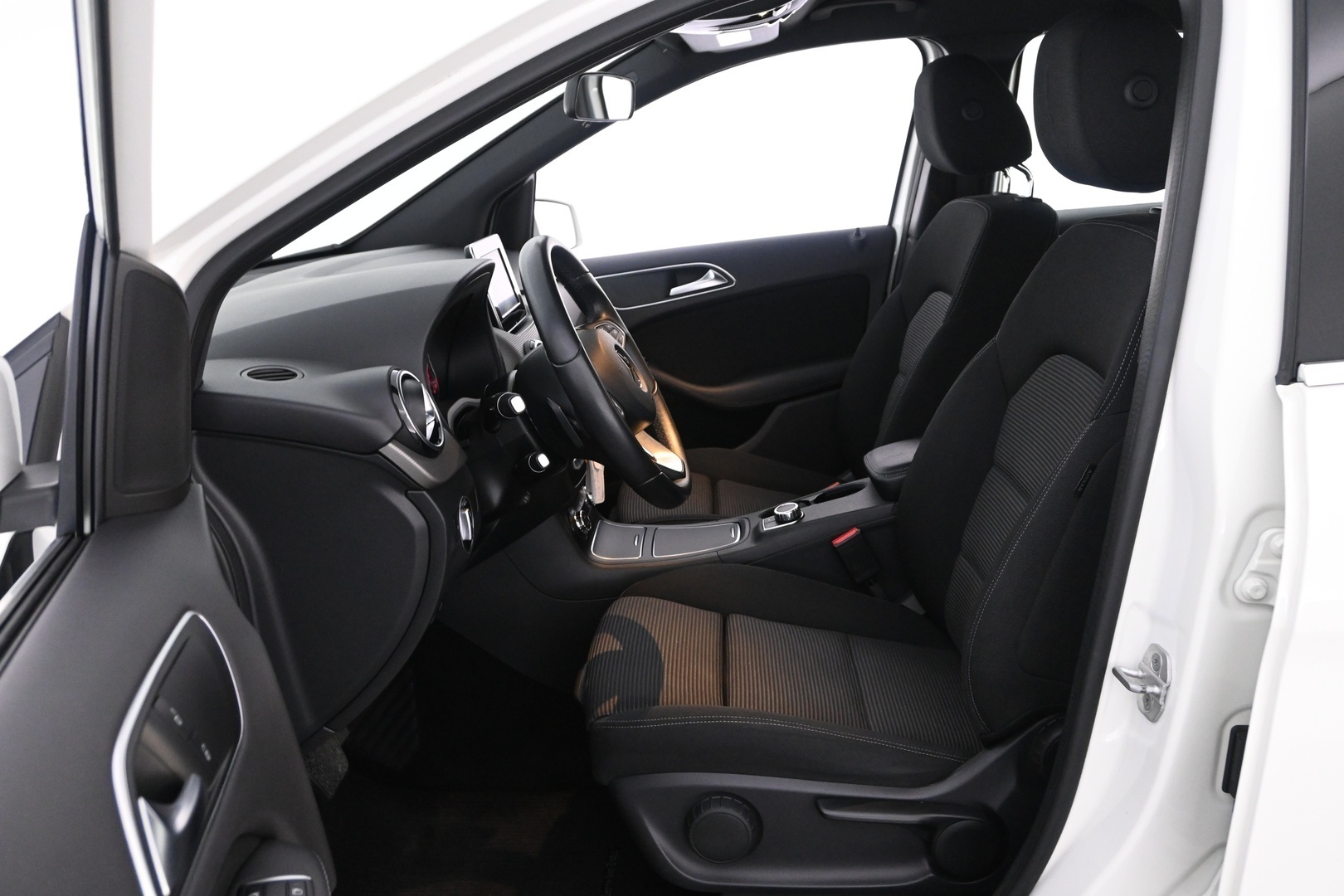 MERCEDES-BENZ B 2016