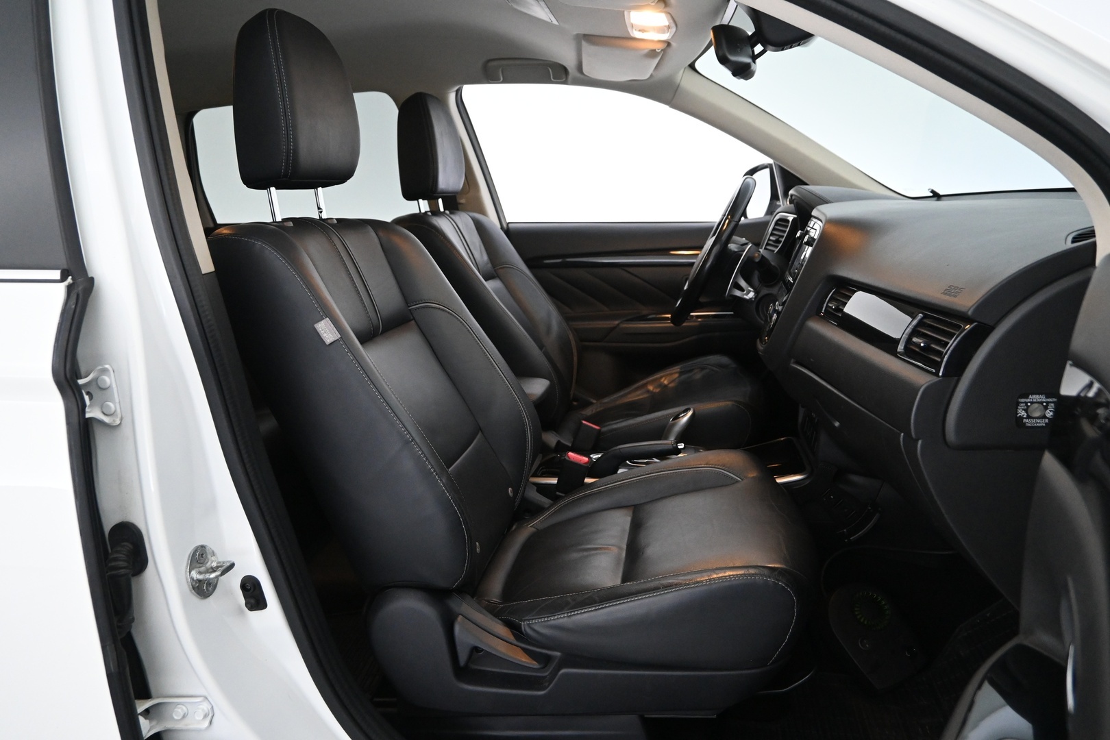 MITSUBISHI Outlander PHEV 2016