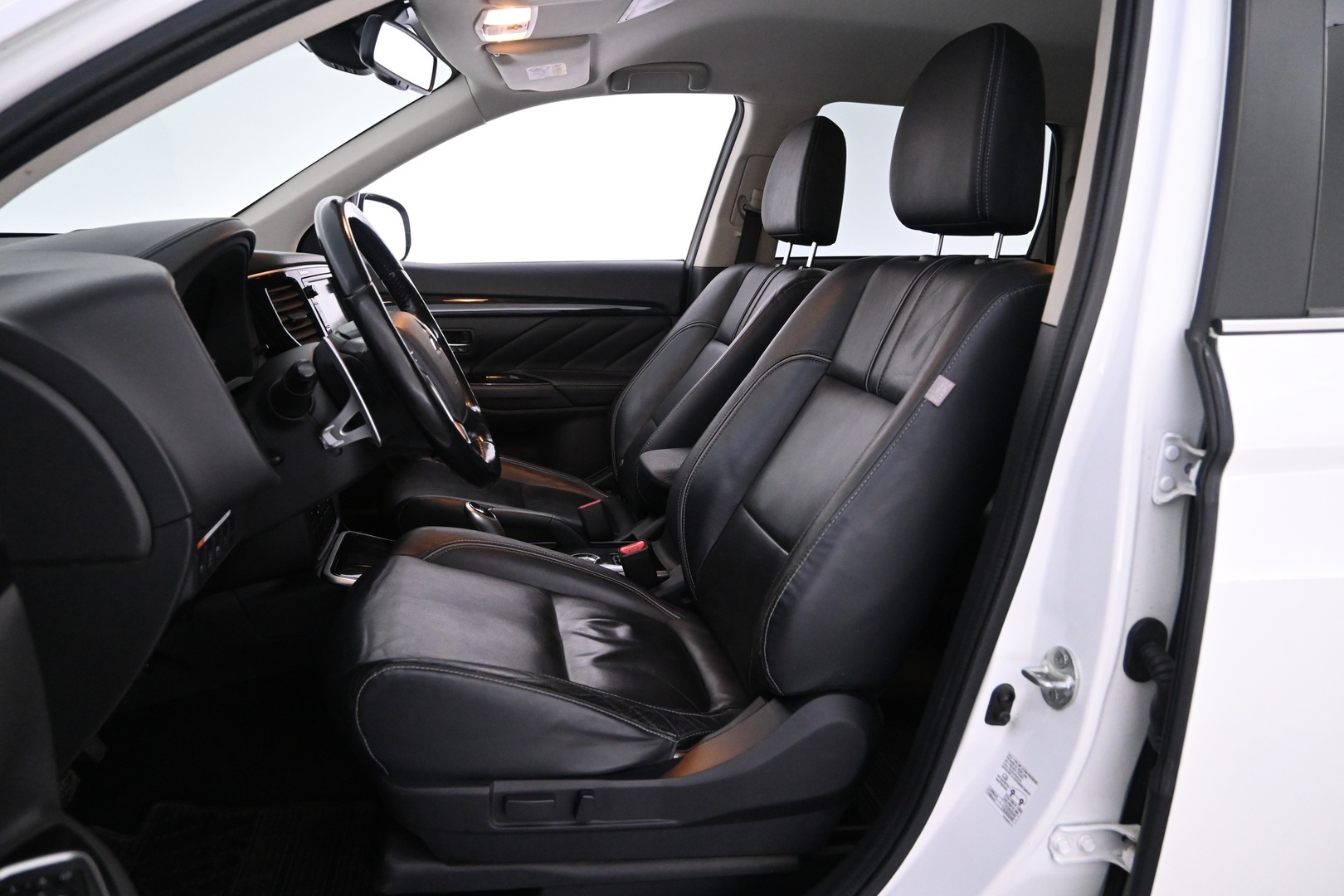 MITSUBISHI Outlander PHEV 2016