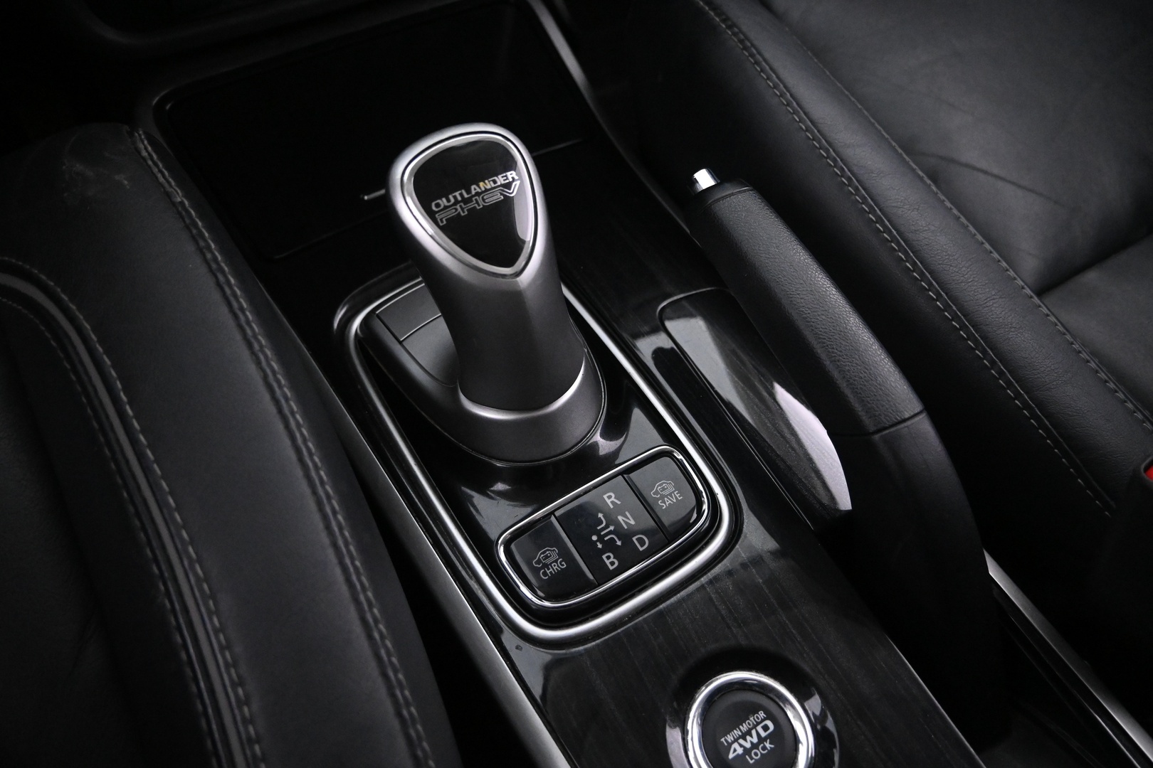 MITSUBISHI Outlander PHEV 2016