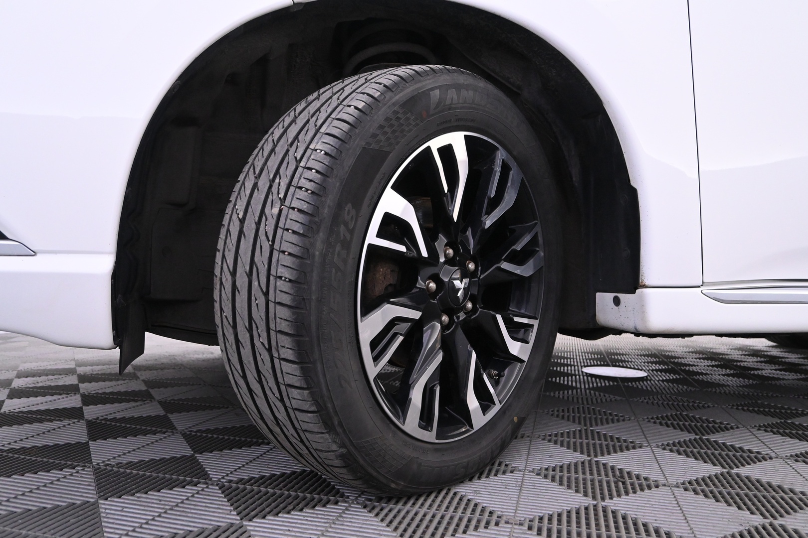 MITSUBISHI Outlander PHEV 2016