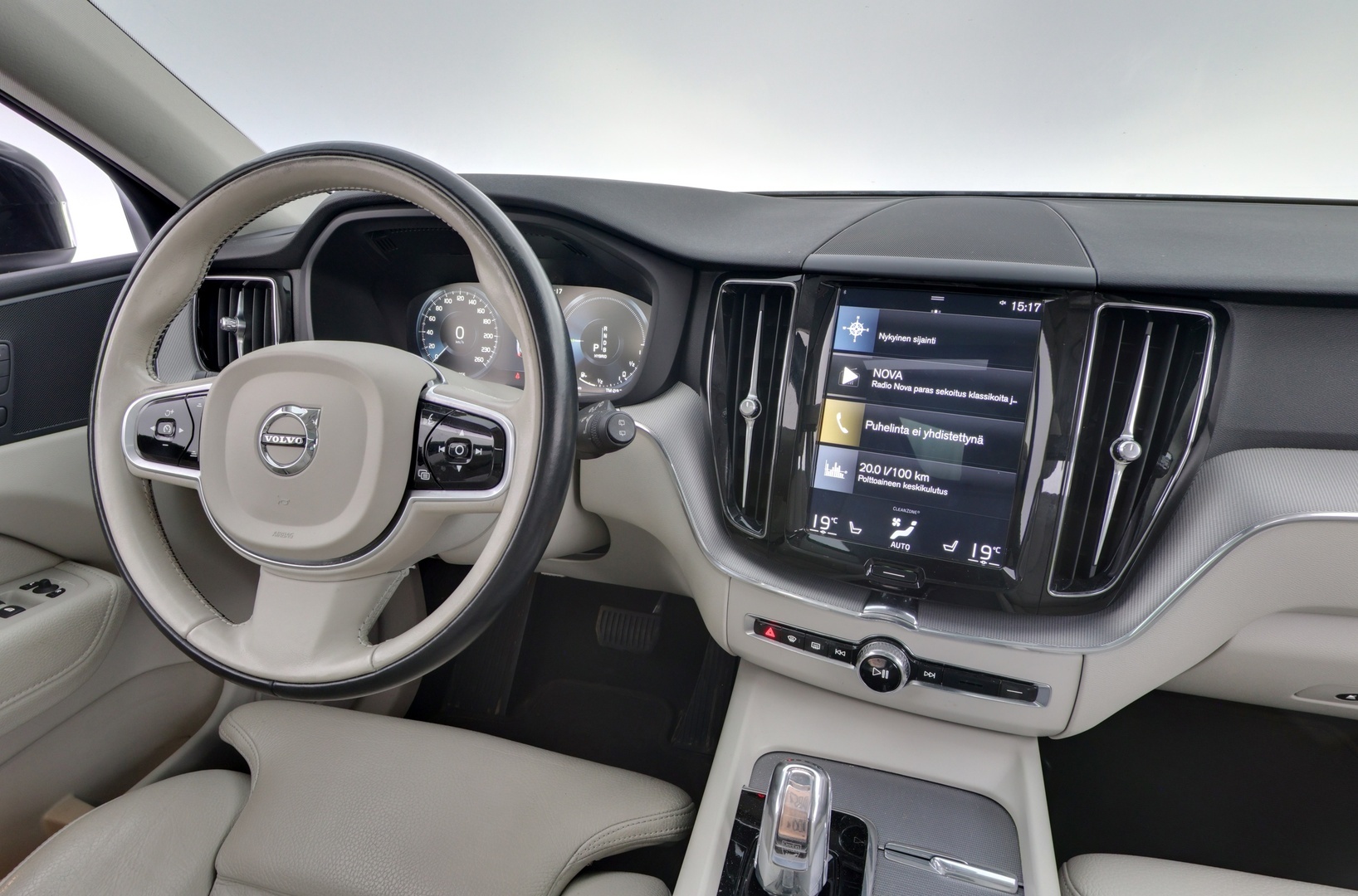 VOLVO XC60 2018