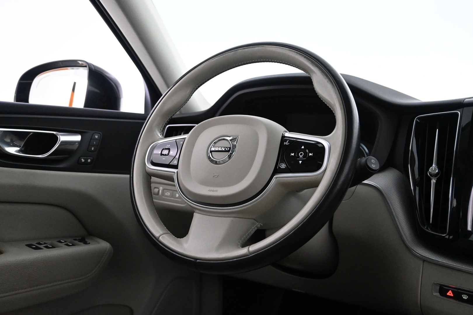 VOLVO XC60 2018