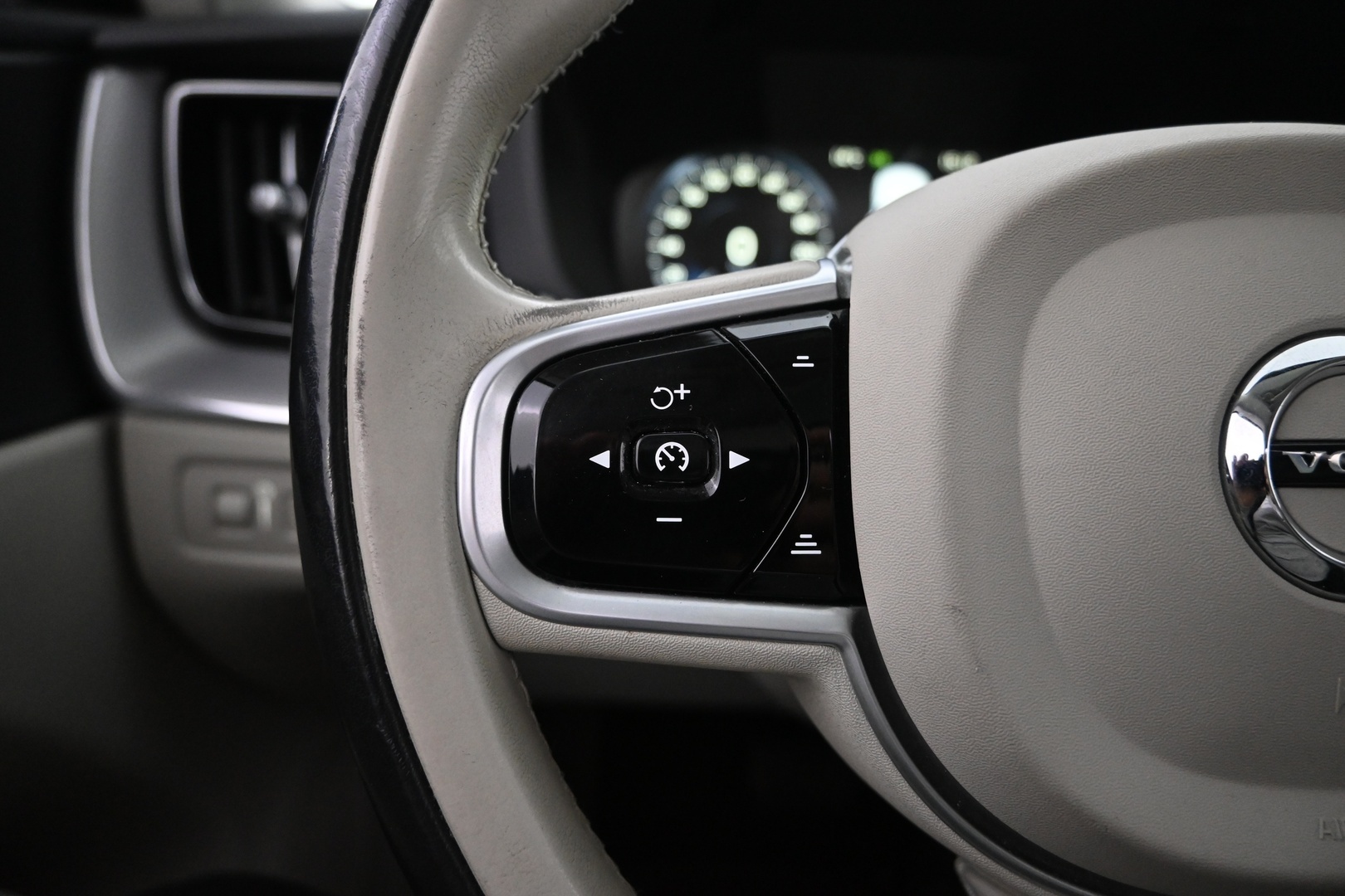 VOLVO XC60 2018