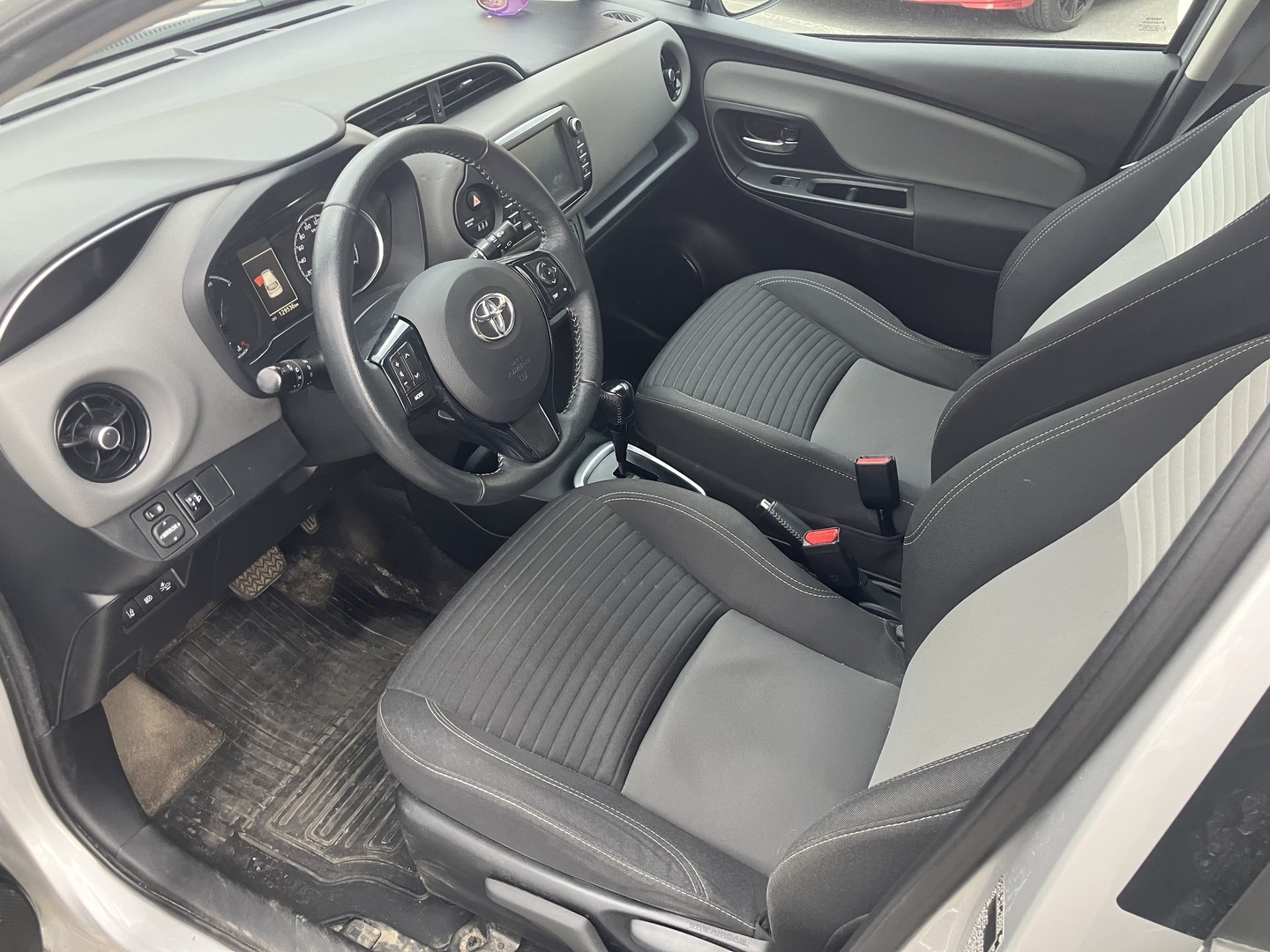 TOYOTA Yaris 2019