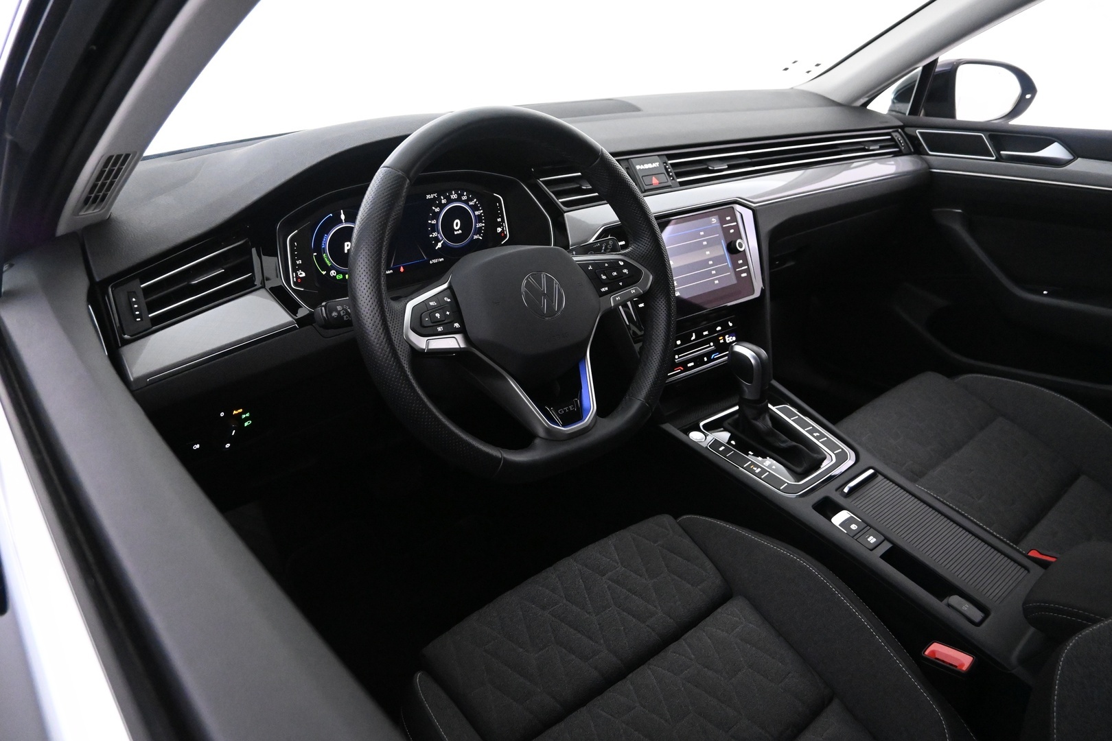 VOLKSWAGEN Passat 2023