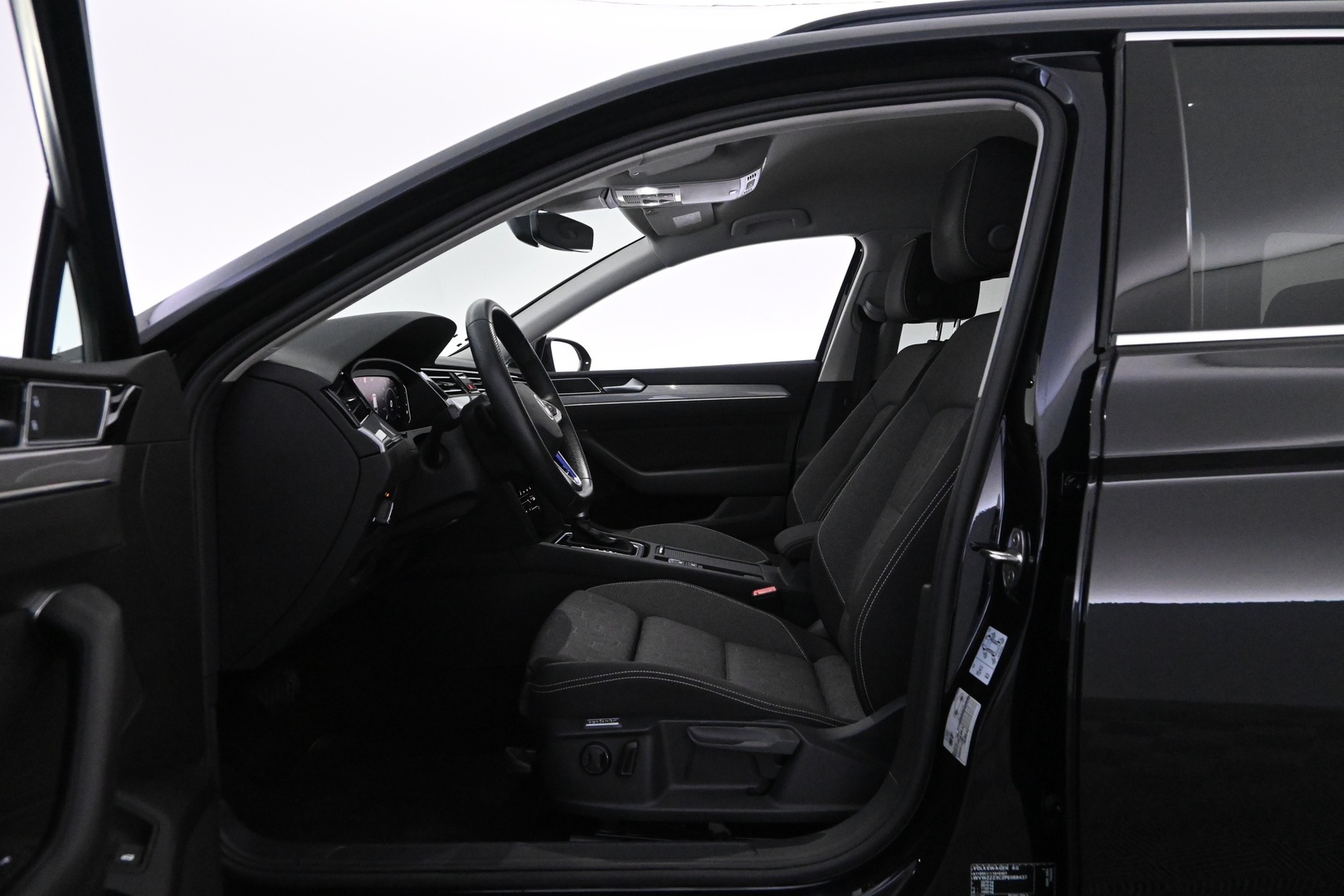 VOLKSWAGEN Passat 2023