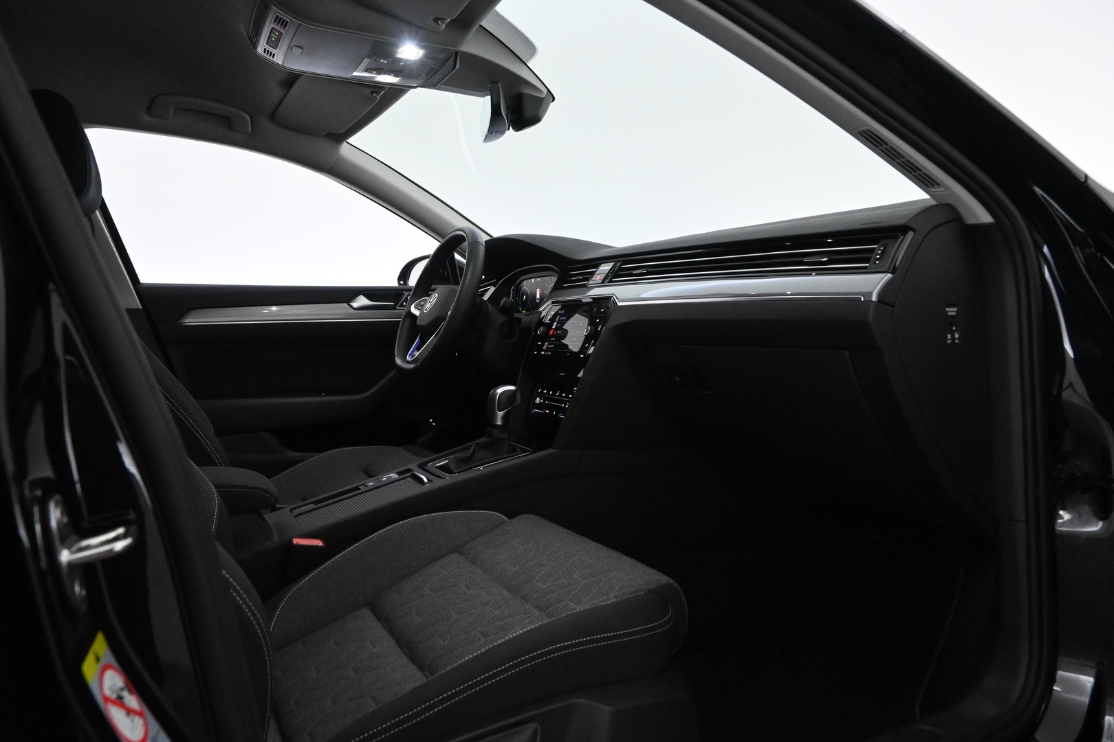 VOLKSWAGEN Passat 2023